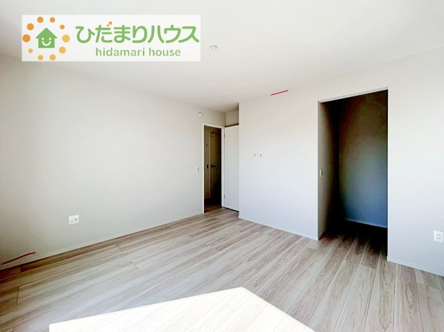 【寝室】 | 我孫子市青山2期　新築戸建　2号棟 | バルコニーに面していて、たっぷり光りの入る明るい主寝室です！