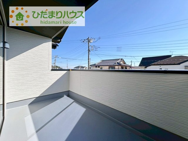 【バルコニー】 | 我孫子市青山2期　新築戸建　2号棟 | 広々としたバルコニーは、大量の洗濯物を干しても余裕！お布団だって、家族全員分をいっきに干せますね(^O^)