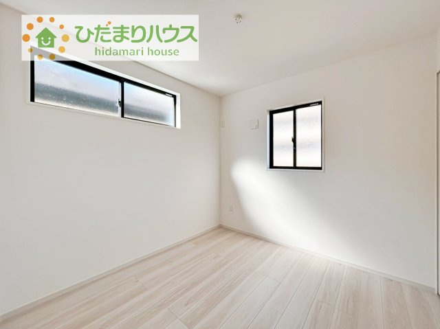 【洋室】 | 我孫子市青山2期　新築戸建　2号棟 | 窓が多く、明るい空間を演出してくれます(*^^*)