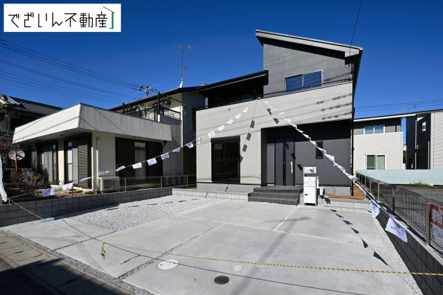 【外観】 | Livele Garden.S深谷市上柴町西第3　新築住宅 | 流行に左右されず、将来にわたって価値が継続する「上質」な佇まい。おしゃれな雰囲気や自然の潤い、親しみやすさといった個性を、街に新たな価値をもたらし続けます。
現地(2026年2月撮影)