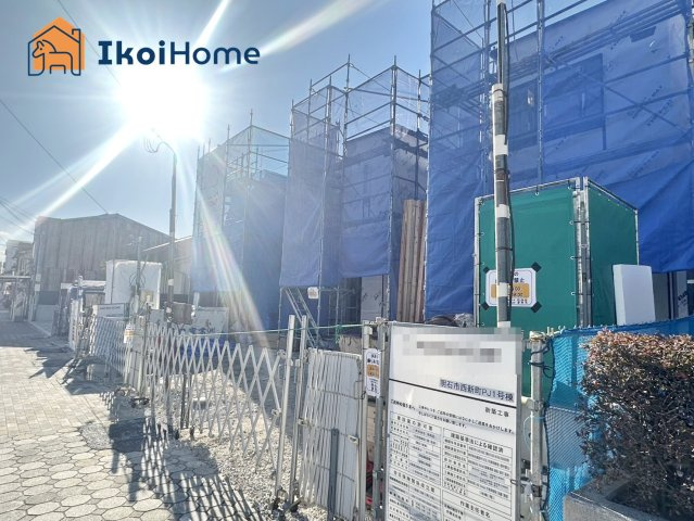 明石市西新町1丁目　2号棟　新築戸建の前面道路含む現地写真|弊社独自で毎月５組限定「人気オプション３点パック」カーポート・バルコニー・ウッドデッキを１万円で取付