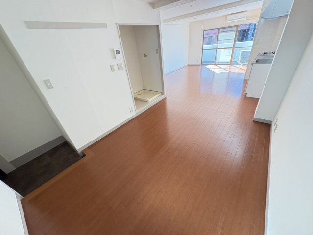 里見サンリビングの居間・リビング