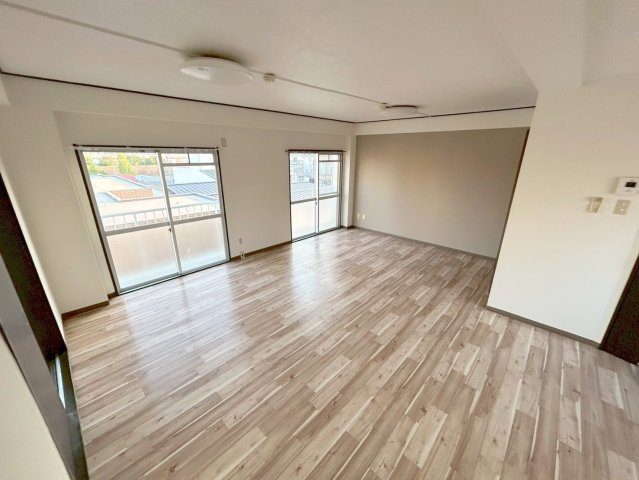 谷田十三マンションの居間・リビング