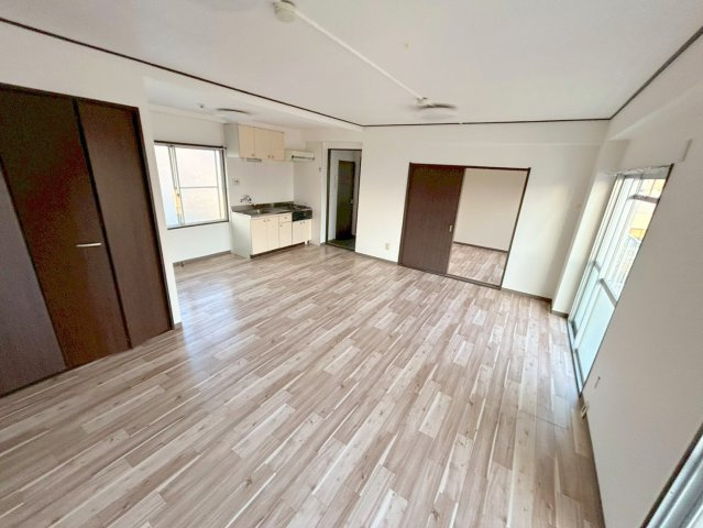 谷田十三マンションの居間・リビング