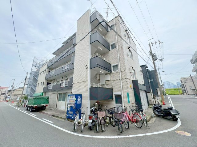 谷田十三マンションの外観