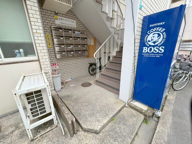 谷田十三マンションのエントランス