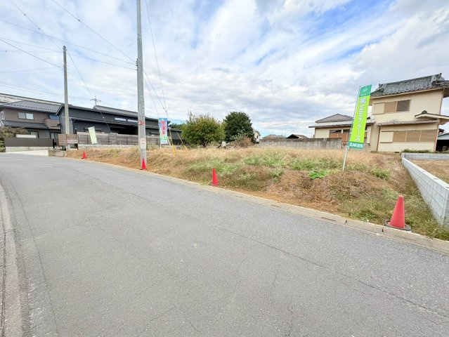 鶴ヶ島市藤金　建築条件なし売地　東武東上線『若葉駅』徒歩27分　【藤小学区】の前面道路含む現地写真