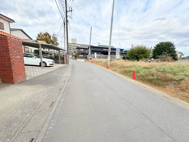 鶴ヶ島市藤金　建築条件なし売地　東武東上線『若葉駅』徒歩27分　【藤小学区】の前面道路含む現地写真