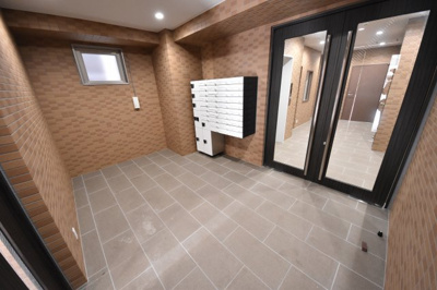 【エントランス】 | BLUE西長堀 仲介手数料無料