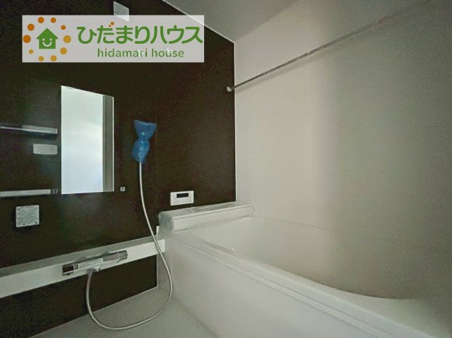 【浴室】 | 土浦市摩利山新田1期　新築戸建　1号棟 | 何歳まで一緒に入ってくれるだろうか・・・。
広いお風呂は、お子様と一緒に入るバスタイムがより楽しくなります。