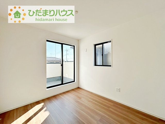 【洋室】 | 土浦市摩利山新田1期　新築戸建　1号棟 | 窓が多く、明るい空間を演出してくれます(*^^*)