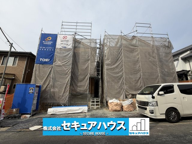 【同施工物件ご案内可能】知多市南粕谷2丁目　全2棟の外観|■現地外観写真
駐車並列2台可能！オプション工事でカーポート設置などいかがでしょうか。その他にも、フェンスなどの「オプション工事」もご提案いたします♪