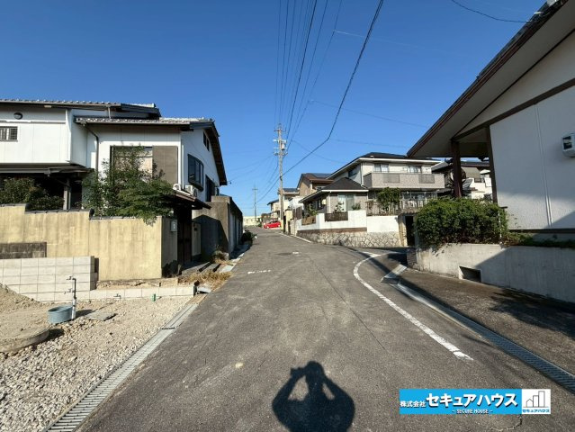 【同施工物件ご案内可能】知多市南粕谷2丁目　全2棟の前面道路含む現地写真|事前予約にて現地ご見学いただけます！お気軽にお問い合わせください♪
■株式会社　セキュアハウス■
住宅ローンに強く、知識、経験豊富なスタッフ在籍
お客様に寄り添い、ご成約後もサポート致します。