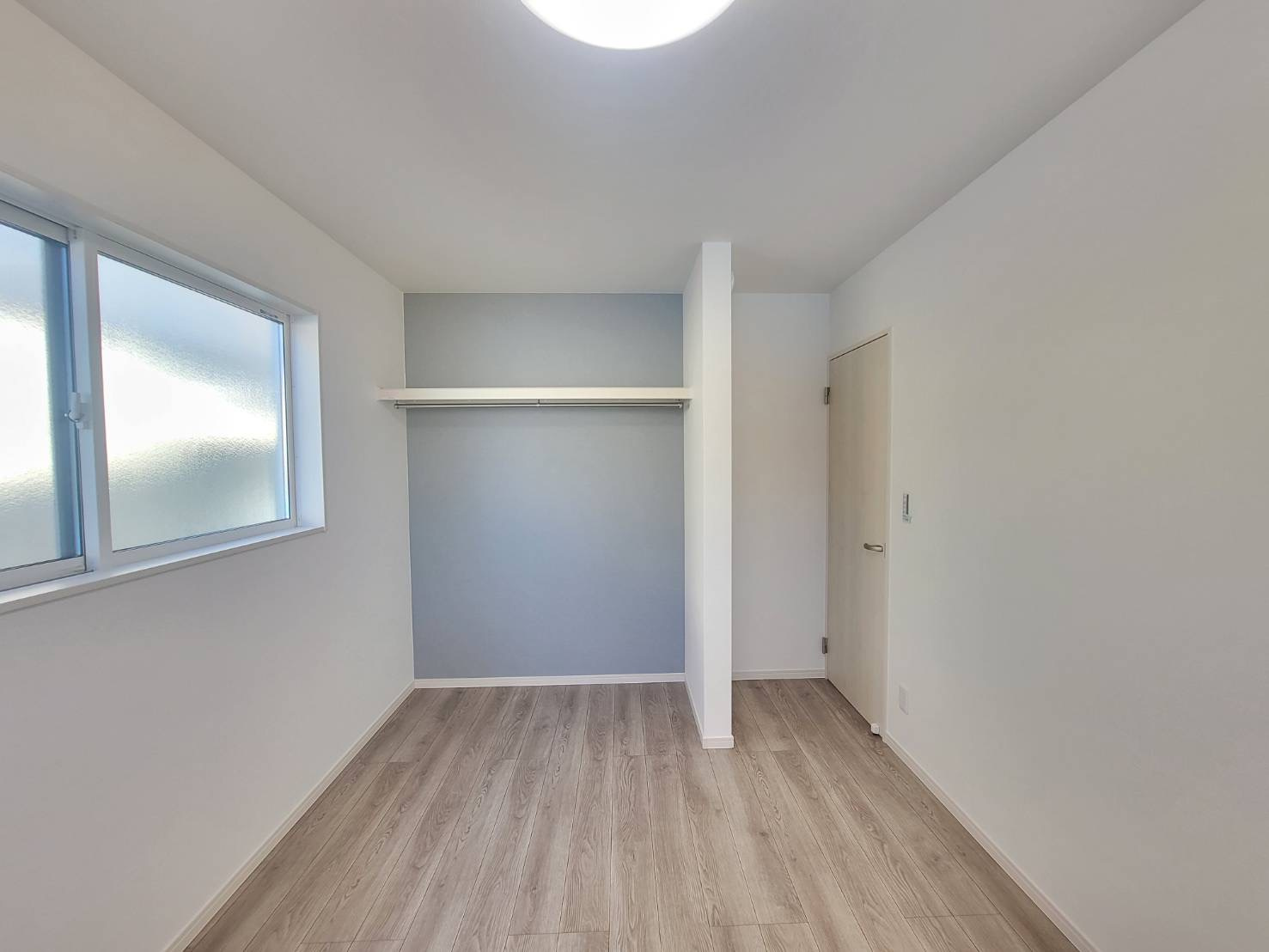 【クライン】宇都宮市宮原 第1期の洋室|○2F洋室5.1帖○
オープンタイプのクローゼット完備♪アクセントクロスがおしゃれな印象です。
※2025年11月撮影