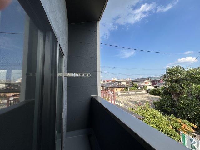 【クライン】宇都宮市宮原 第1期の展望|○バルコニー○
南面バルコニーからの眺望です。急な雨にも安心♪角度の変えられる物干し受け標準装備です。
※2025年11月撮影