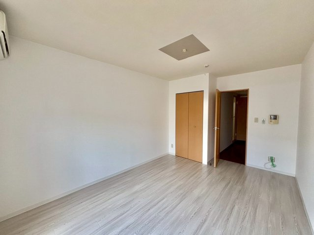 メゾン・サンベリーナの洋室