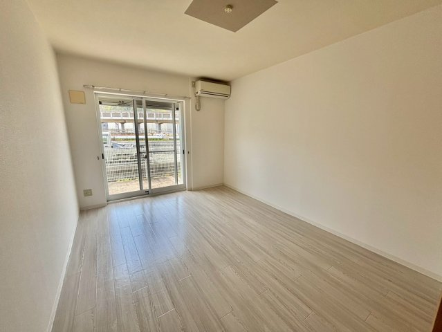 メゾン・サンベリーナの洋室