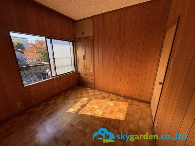 茅ヶ崎市萩園 中古一戸建の洋室|明るい洋室です