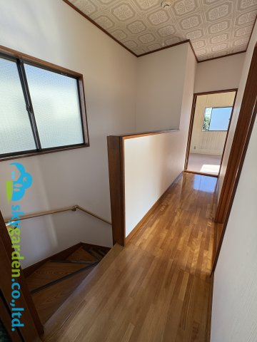 茅ヶ崎市萩園 中古一戸建の内装|2階の廊下の様子