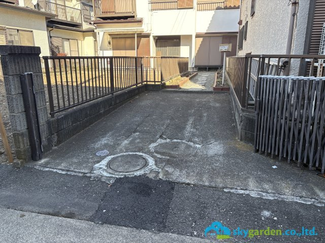 茅ヶ崎市萩園 中古一戸建の駐車場|普通車1台駐車可（車種・サイズ要確認）