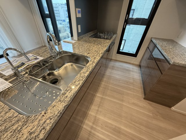 グランドヒルズ南青山のキッチン|お料理を作るのが楽しくなる広いキッチン。