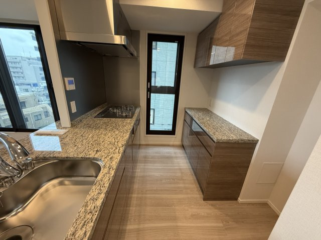 グランドヒルズ南青山のキッチン|スペースも十分に取られています。