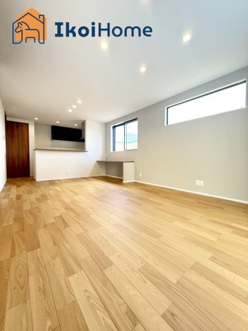 明石市太寺天王町　4号棟　新築戸建の居間・リビング|◆同社施工例◆フロアーコーティング・エアコン・壁掛けテレビ・などを住宅ローンに組込む事も可能です