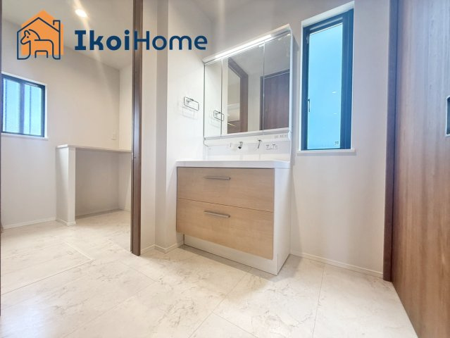 明石市太寺天王町　4号棟　新築戸建の洗面所|◆同社施工例◆年中無休：当日予約可●洗濯パンがついていません。5000〜15000円前後です