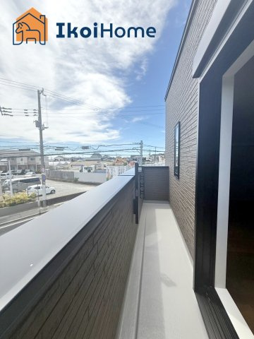 明石市太寺天王町　4号棟　新築戸建のバルコニー|◆同社施工例◆年中無休：当日予約可●南向きバルコニー。屋根は８～万円バルコニー設置できます。