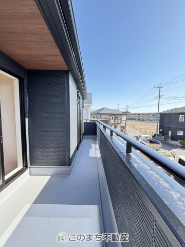 LiveleGarden.S宇都宮駒生町第25のバルコニー|南向きの大型バルコニーは陽当り良好で、たっぷりのお洗濯物もよく乾きます！
さらにインナーバルコニーなので雨の日でも安心してお出かけできますね♪