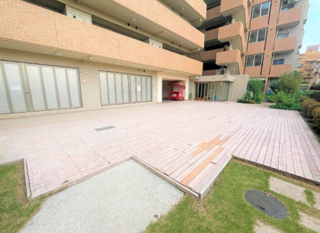 コスモステージひばりヶ丘アミュージアの庭|キッズルームや共用ウッドデッキ有