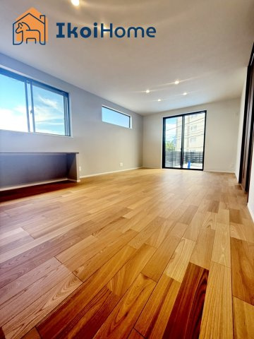 明石市太寺天王町　5号棟　新築戸建の居間・リビング|◆同社施工例◆水周りコーティング・アクセントクロス・食洗機・エアコン・カップボードの追加工事可能