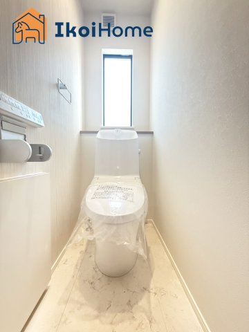 明石市太寺天王町　5号棟　新築戸建のトイレ|◆同社施工例◆年中無休：当日予約可●トイレが2か所あるので夜中も楽ちん。朝方のトイレ渋滞も安心