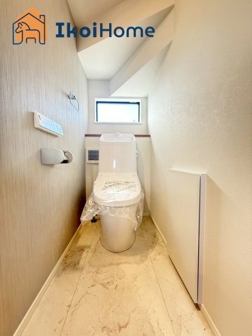 明石市太寺天王町　5号棟　新築戸建のトイレ|◆同社施工例◆1階・2階にウォシュレット、暖房便座、脱臭機能を標準装備のトイレを完備！