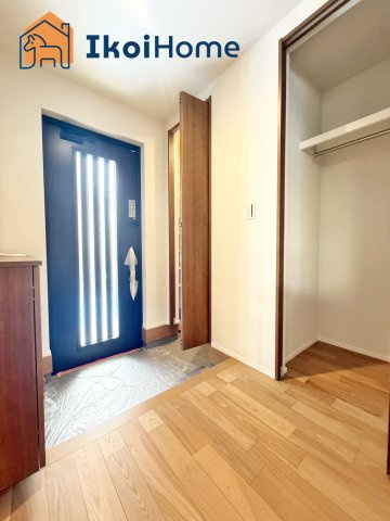 明石市太寺天王町　5号棟　新築戸建の玄関|◆同社施工例◆年中無休：当日予約可●玄関には靴をたくさん収納できるシューズボックスが完備