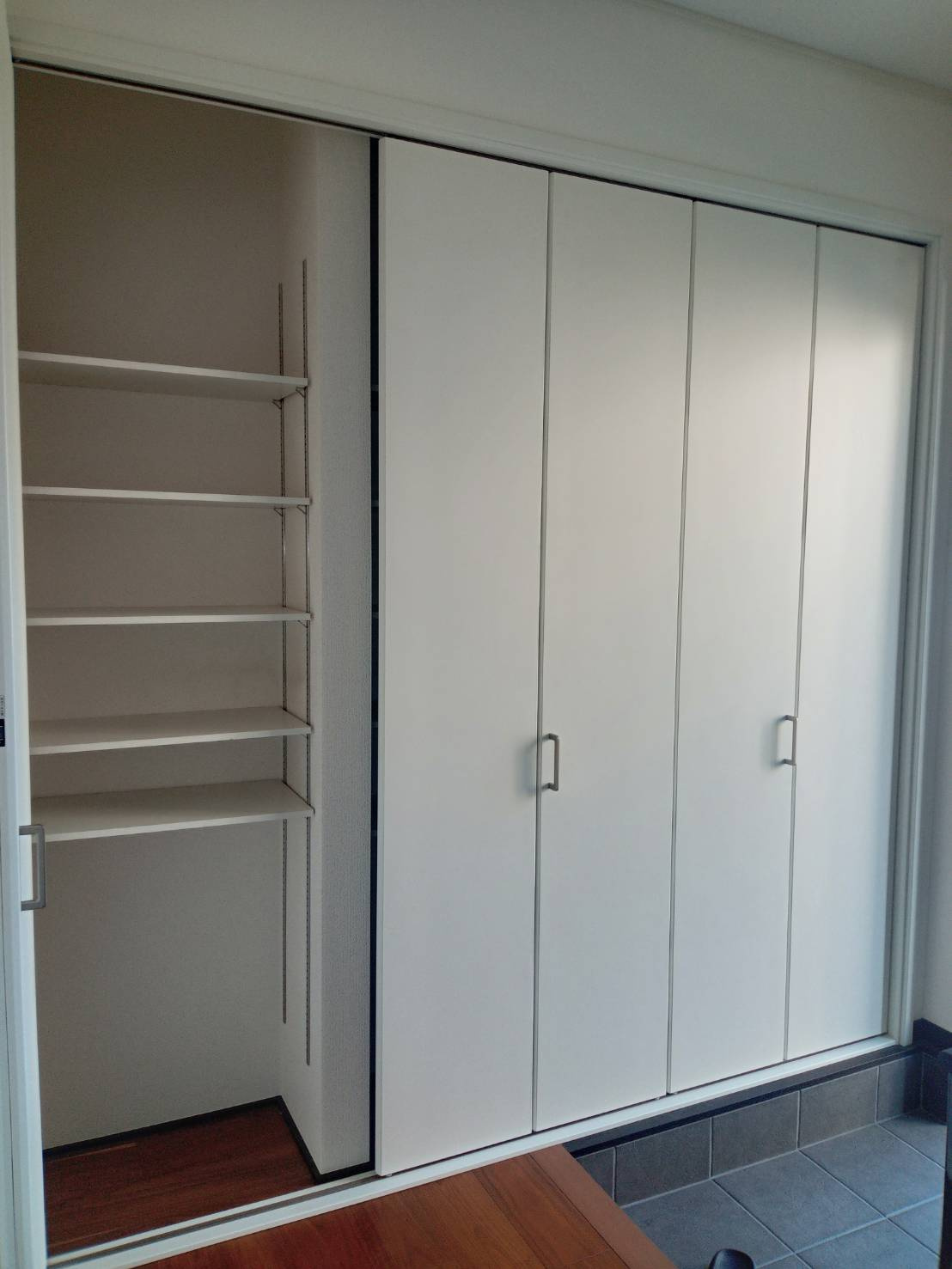 岸和田市別所町3丁 中古戸建のその他|玄関収納