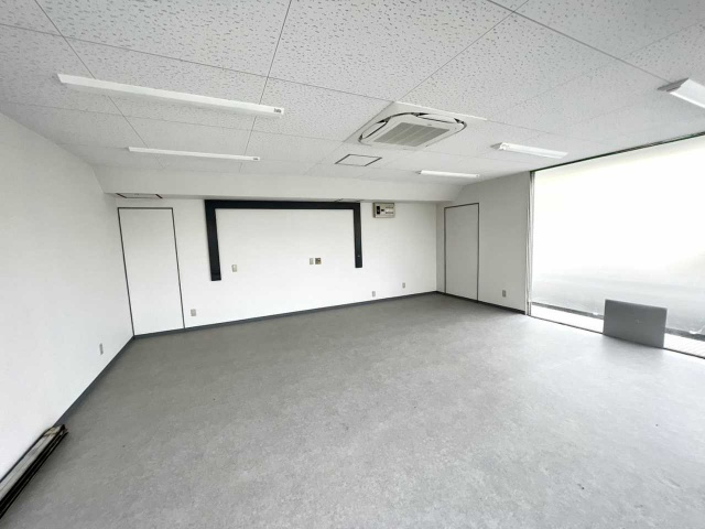 上和田町サジ店舗の内装