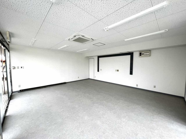 上和田町サジ店舗のロビー