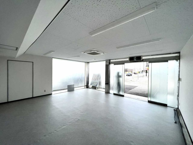 上和田町サジ店舗のロビー