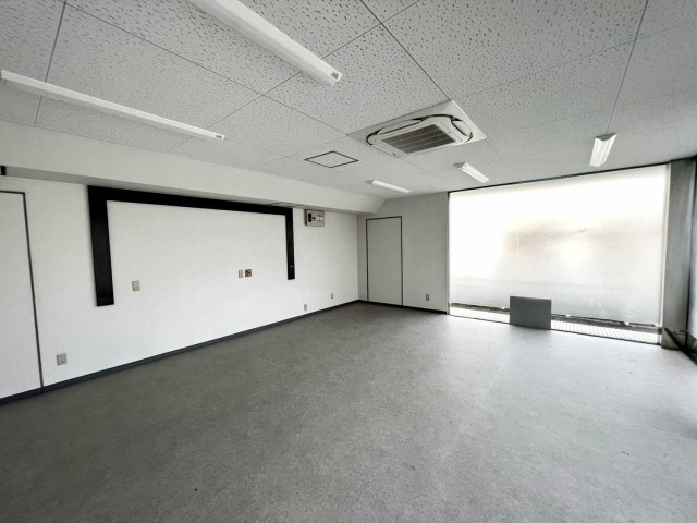 上和田町サジ店舗のロビー