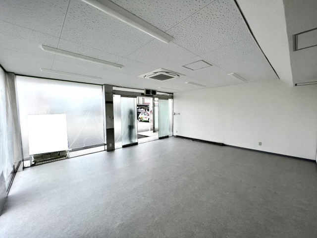 上和田町サジ店舗のロビー