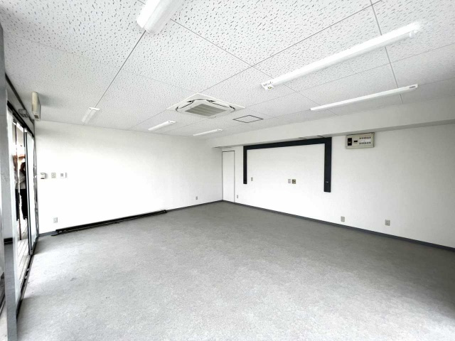 上和田町サジ店舗のロビー