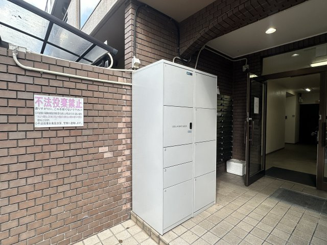 メゾンリファインのエントランス