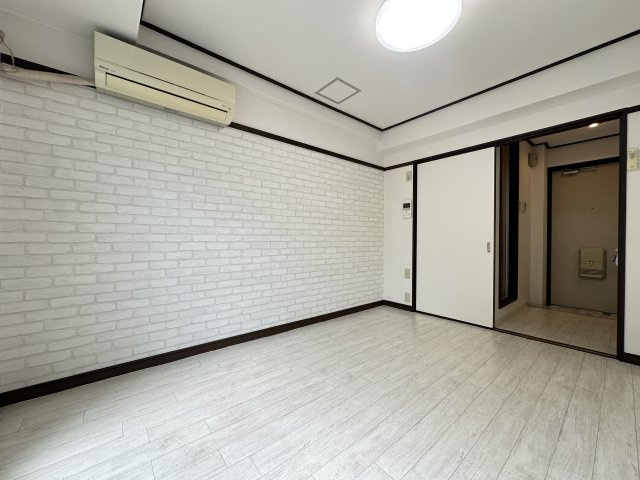 メゾンリファインの洋室