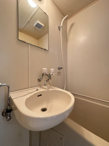 メゾンリファインの洗面所