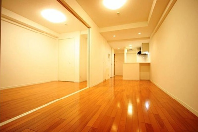 【居間・リビング】 | フォルマーレ新中野 | 広々オシャレな室内。