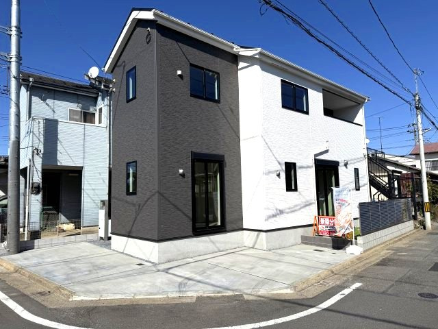 リナージュ前橋市六供町１丁目25-1期　1号棟の外観|六供町に新築住宅が完成しました☆
ホワイトとブラウンを基調とした落ち着いた雰囲気の外観です♪
ご都合に合わせていつでもご見学頂けます♪お気軽にお問合せ下さい。