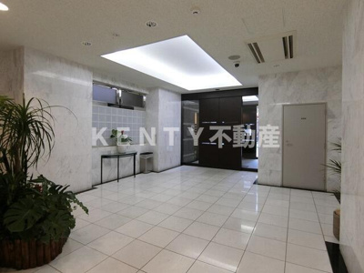 【ロビー】 | クロスレジデンス蒲田 | 落ち着いたロビーです