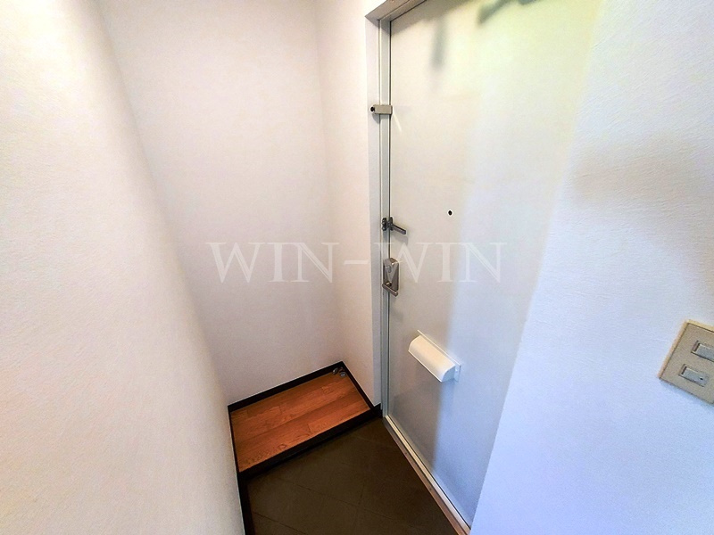 ファミール桜園 A棟の玄関