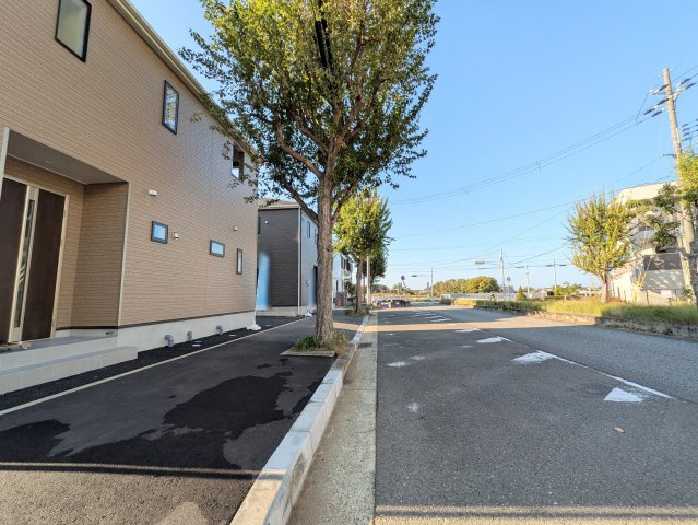 神戸市西区大沢1丁目新築戸建3号棟の前面道路含む現地写真